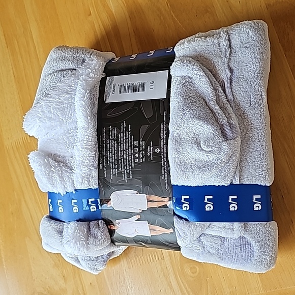 Disney Mickey and Minnie Lounger with Hood, Size Large, pale purple. - Picture 2 of 5